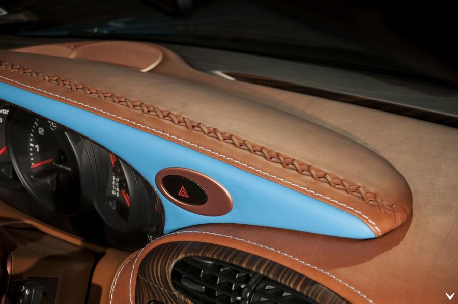 Детали интерьера Porsche 911 Carrera Cabriolet by Vilner 2020 года  (фото 14 из 21)